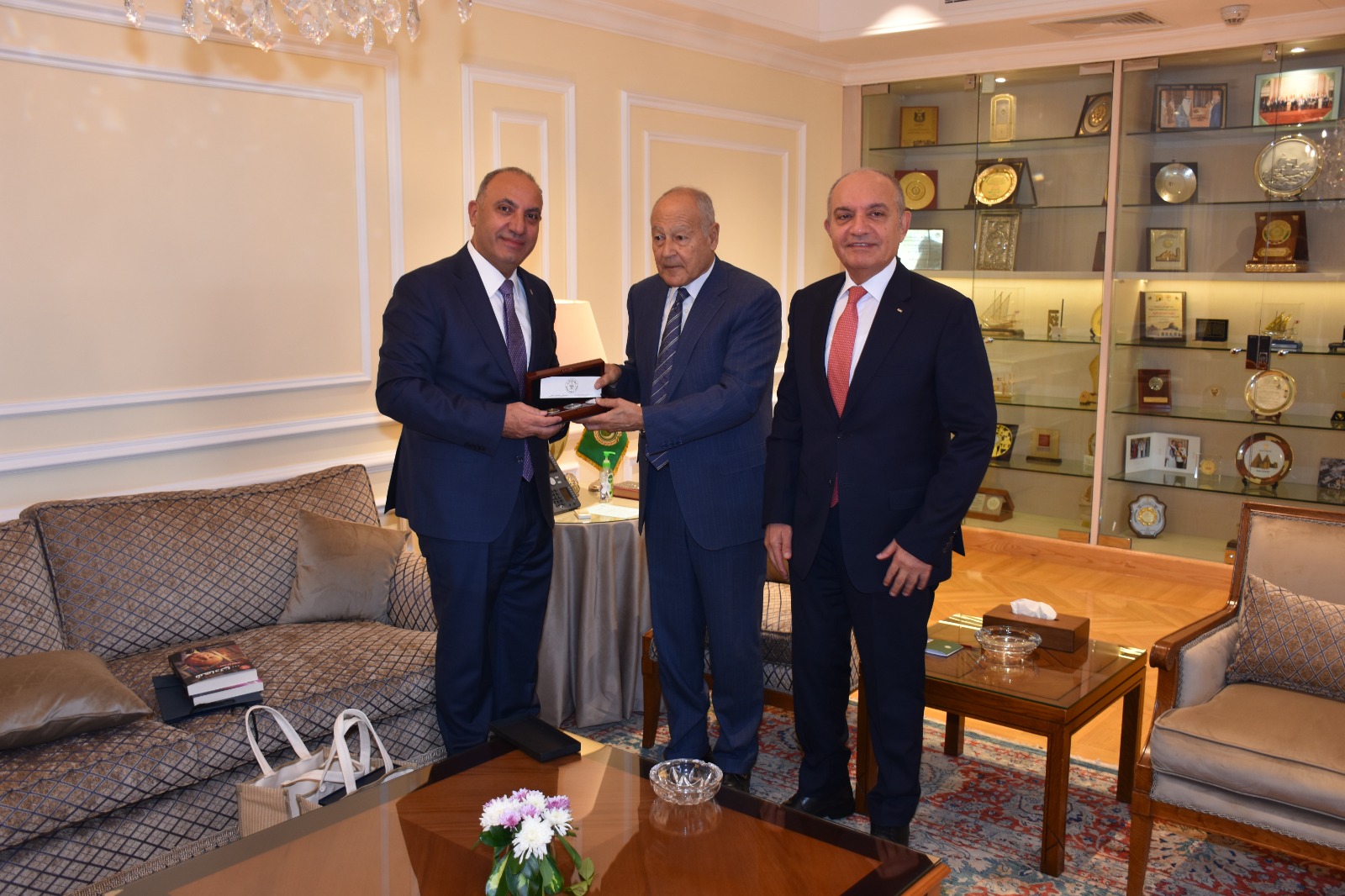 85afa40f-dd9c-444b-b1d6-2f4141a79a2e